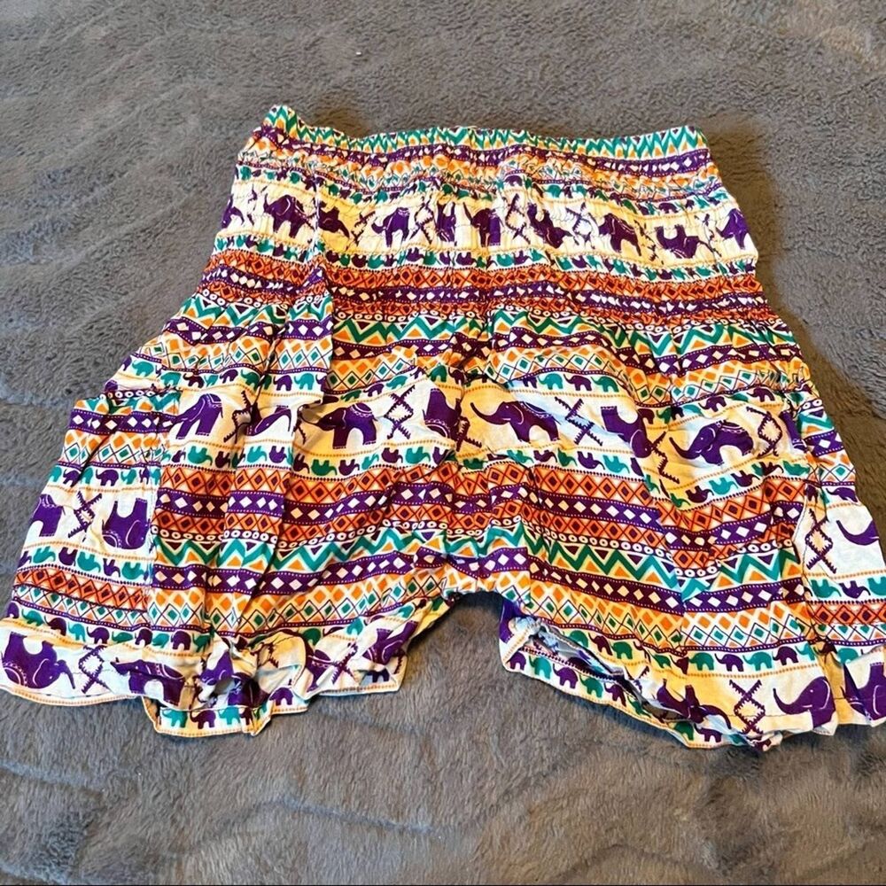 Beautiful elephant pattern made in Thailand shorts